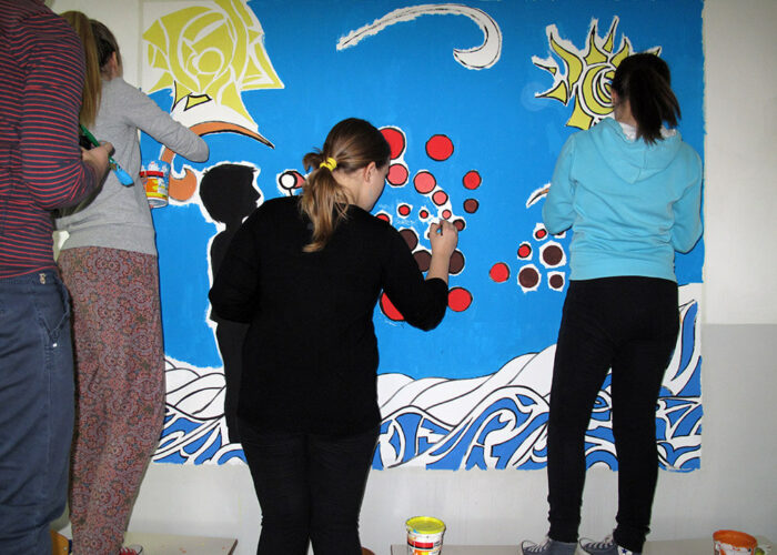 Mladi i grafiti – mostarski školarci udahnuli život školskim zidovima